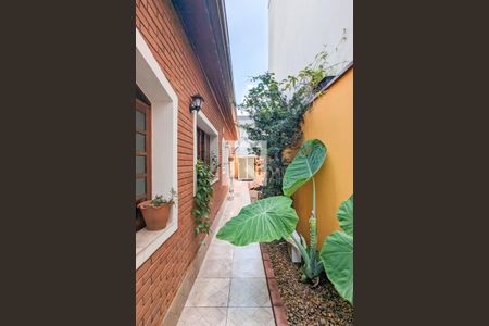 Casa à venda com 447m², 4 quartos e 2 vagas Casa à venda com 447m², 4 quartos e 2 vagasCorredor