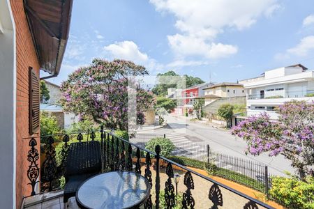 Casa à venda com 447m², 4 quartos e 2 vagas Casa à venda com 447m², 4 quartos e 2 vagasVaranda