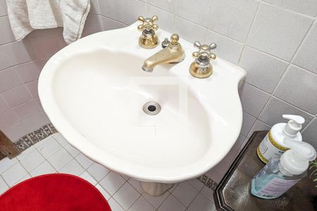 Casa à venda com 447m², 4 quartos e 2 vagas Casa à venda com 447m², 4 quartos e 2 vagasLavabo