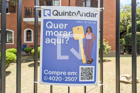 Casa à venda com 447m², 4 quartos e 2 vagas Casa à venda com 447m², 4 quartos e 2 vagasFachada