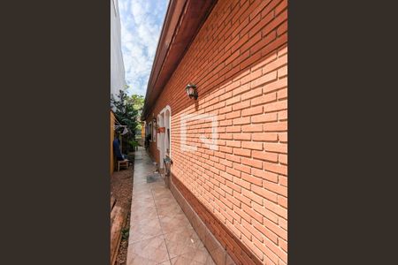 Casa à venda com 447m², 4 quartos e 2 vagas Casa à venda com 447m², 4 quartos e 2 vagasCorredor