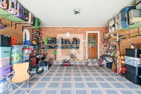 Casa à venda com 447m², 4 quartos e 2 vagas Casa à venda com 447m², 4 quartos e 2 vagasGaragem