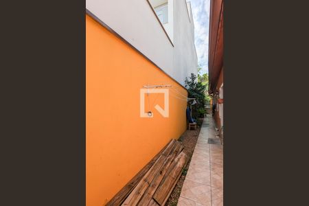 Casa à venda com 447m², 4 quartos e 2 vagas Casa à venda com 447m², 4 quartos e 2 vagasCorredor