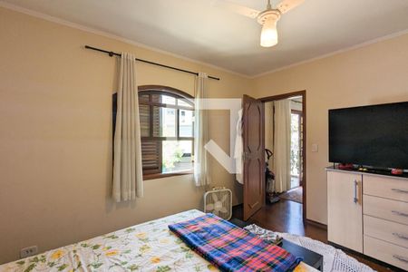 Casa à venda com 447m², 4 quartos e 2 vagas Casa à venda com 447m², 4 quartos e 2 vagasQuarto 1