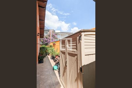 Casa à venda com 447m², 4 quartos e 2 vagas Casa à venda com 447m², 4 quartos e 2 vagasCorredor