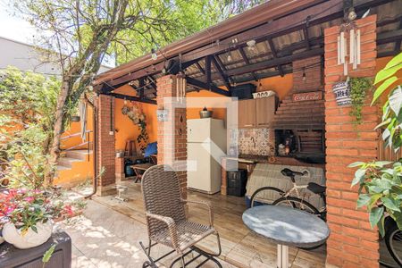 Casa à venda com 447m², 4 quartos e 2 vagas Casa à venda com 447m², 4 quartos e 2 vagasChurrasqueira