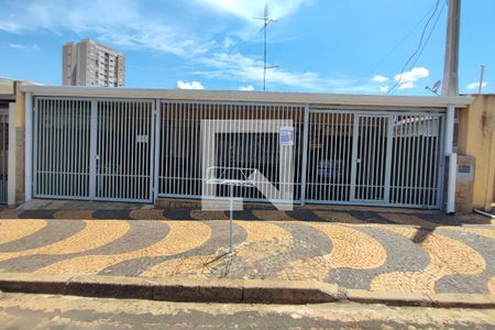 Casa à venda com 150m², 3 quartos e 3 vagasFachada 