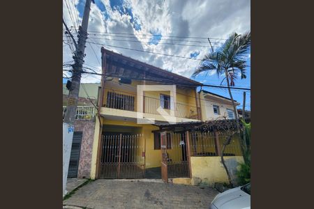 Casa à venda com 160m², 5 quartos e 2 vagas Casa à venda com 160m², 5 quartos e 2 vagasFachada