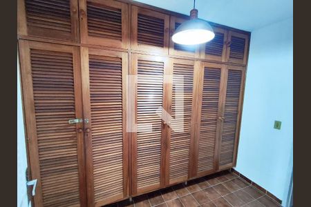 Apartamento à venda com 230m², 4 quartos e 2 vagas Apartamento à venda com 230m², 4 quartos e 2 vagasQuarto de Serviço