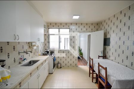 Casa à venda com 242m², 3 quartos e 3 vagas Casa à venda com 242m², 3 quartos e 3 vagasCozinha