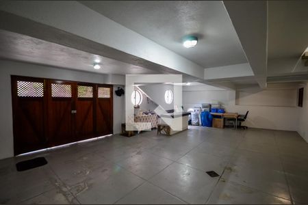 Casa à venda com 242m², 3 quartos e 3 vagas Casa à venda com 242m², 3 quartos e 3 vagasGaragem