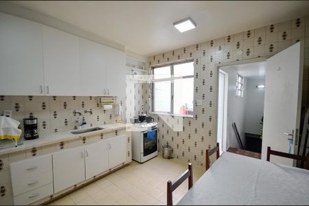 Casa à venda com 242m², 3 quartos e 3 vagas Casa à venda com 242m², 3 quartos e 3 vagasCozinha