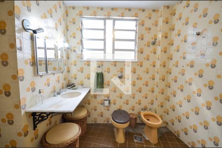 Casa à venda com 242m², 3 quartos e 3 vagas Casa à venda com 242m², 3 quartos e 3 vagasBanheiro da Suíte