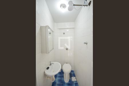 Casa à venda com 242m², 3 quartos e 3 vagas Casa à venda com 242m², 3 quartos e 3 vagasBanheiro de Serviço