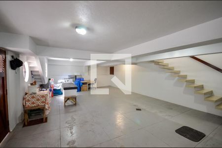 Casa à venda com 242m², 3 quartos e 3 vagas Casa à venda com 242m², 3 quartos e 3 vagasGaragem