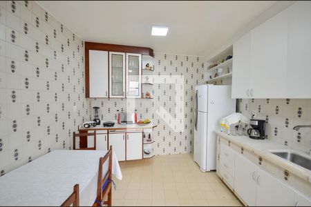 Casa à venda com 242m², 3 quartos e 3 vagas Casa à venda com 242m², 3 quartos e 3 vagasCozinha
