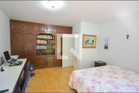 Casa à venda com 242m², 3 quartos e 3 vagas Casa à venda com 242m², 3 quartos e 3 vagasQuarto 2