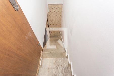 Casa para alugar com 240m², 3 quartos e 4 vagas Casa para alugar com 240m², 3 quartos e 4 vagasEscada