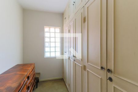 Casa à venda com 250m², 4 quartos e 4 vagas Casa à venda com 250m², 4 quartos e 4 vagasCloset da Suíte