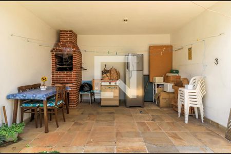 Casa à venda com 250m², 4 quartos e 4 vagas Casa à venda com 250m², 4 quartos e 4 vagasÁrea comum - Churrasqueira