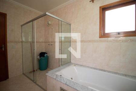 Casa à venda com 329m², 5 quartos e 3 vagasBanheiro da Suíte 1