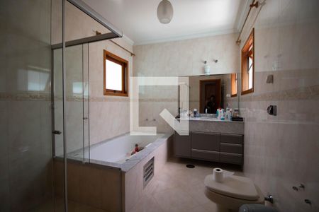 Casa à venda com 329m², 5 quartos e 3 vagasBanheiro da Suíte 1