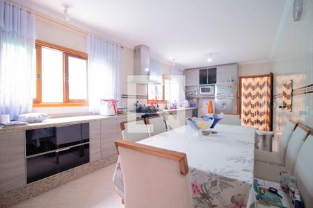 Casa à venda com 329m², 5 quartos e 3 vagasCozinha