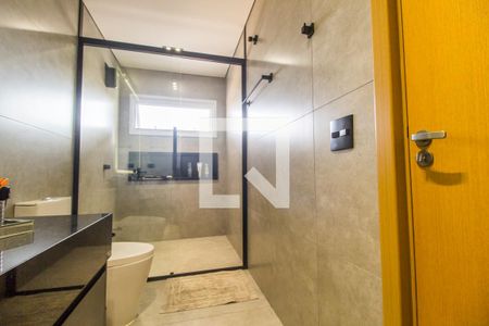Casa de condomínio à venda com 554m², 4 quartos e 4 vagas Casa de condomínio à venda com 554m², 4 quartos e 4 vagasBanheiro da Suíte 3