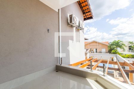 Casa de condomínio à venda com 554m², 4 quartos e 4 vagas Casa de condomínio à venda com 554m², 4 quartos e 4 vagasVaranda