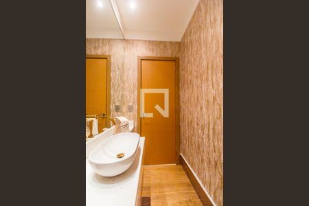 Casa de condomínio à venda com 554m², 4 quartos e 4 vagas Casa de condomínio à venda com 554m², 4 quartos e 4 vagasLavabo