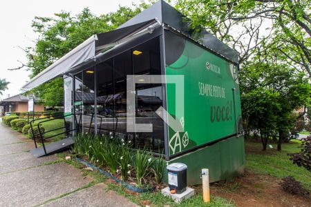 Casa de condomínio à venda com 554m², 4 quartos e 4 vagas Casa de condomínio à venda com 554m², 4 quartos e 4 vagasMercado