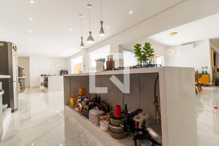 Casa de condomínio à venda com 554m², 4 quartos e 4 vagas Casa de condomínio à venda com 554m², 4 quartos e 4 vagasCozinha