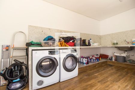 Casa de condomínio à venda com 554m², 4 quartos e 4 vagas Casa de condomínio à venda com 554m², 4 quartos e 4 vagasÁrea de Serviço