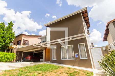 Casa de condomínio à venda com 554m², 4 quartos e 4 vagas Casa de condomínio à venda com 554m², 4 quartos e 4 vagasVista da Rua