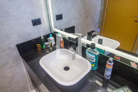 Casa de condomínio à venda com 554m², 4 quartos e 4 vagas Casa de condomínio à venda com 554m², 4 quartos e 4 vagasDetalhe do Banheiro da Suite