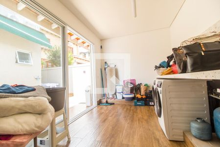 Casa de condomínio à venda com 554m², 4 quartos e 4 vagas Casa de condomínio à venda com 554m², 4 quartos e 4 vagasÁrea de Serviço