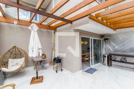 Casa de condomínio à venda com 554m², 4 quartos e 4 vagas Casa de condomínio à venda com 554m², 4 quartos e 4 vagasVaranda