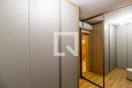 Casa de condomínio à venda com 554m², 4 quartos e 4 vagas Casa de condomínio à venda com 554m², 4 quartos e 4 vagasCloset da suíte 1