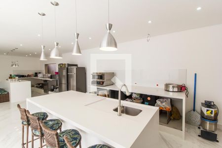 Casa de condomínio à venda com 554m², 4 quartos e 4 vagas Casa de condomínio à venda com 554m², 4 quartos e 4 vagasCozinha