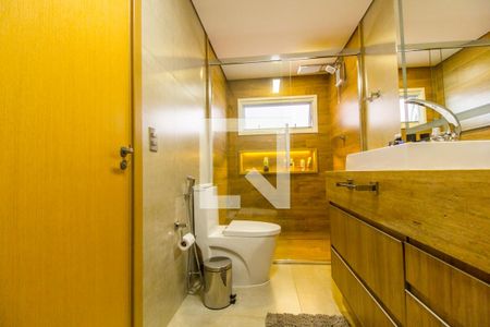 Casa de condomínio à venda com 554m², 4 quartos e 4 vagas Casa de condomínio à venda com 554m², 4 quartos e 4 vagasBanheiro da Suíte 1