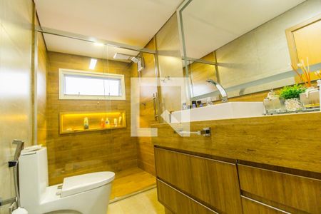 Casa de condomínio à venda com 554m², 4 quartos e 4 vagas Casa de condomínio à venda com 554m², 4 quartos e 4 vagasBanheiro da Suíte 1