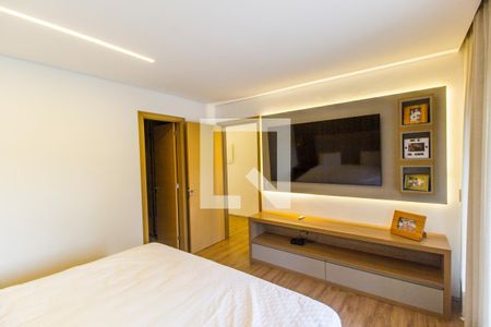 Casa de condomínio à venda com 554m², 4 quartos e 4 vagas Casa de condomínio à venda com 554m², 4 quartos e 4 vagasSuíte 1