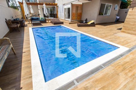 Casa de condomínio à venda com 554m², 4 quartos e 4 vagas Casa de condomínio à venda com 554m², 4 quartos e 4 vagasPiscina