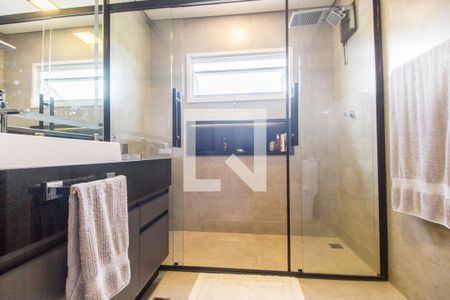 Casa de condomínio à venda com 554m², 4 quartos e 4 vagas Casa de condomínio à venda com 554m², 4 quartos e 4 vagasBanheiro da Suíte 2