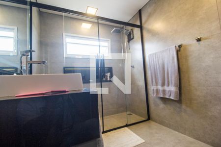 Casa de condomínio à venda com 554m², 4 quartos e 4 vagas Casa de condomínio à venda com 554m², 4 quartos e 4 vagasBanheiro da Suíte 2