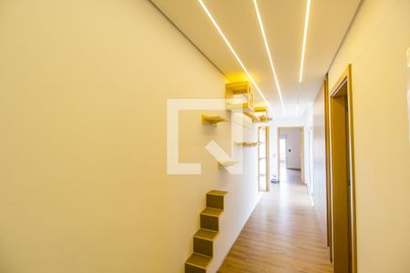 Casa de condomínio à venda com 554m², 4 quartos e 4 vagas Casa de condomínio à venda com 554m², 4 quartos e 4 vagasCorredor