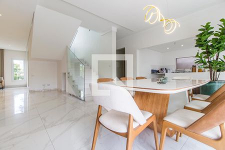 Casa de condomínio à venda com 554m², 4 quartos e 4 vagas Casa de condomínio à venda com 554m², 4 quartos e 4 vagasSala de Jantar