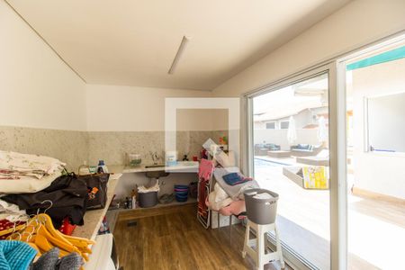 Casa de condomínio à venda com 554m², 4 quartos e 4 vagas Casa de condomínio à venda com 554m², 4 quartos e 4 vagasÁrea de Serviço