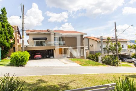 Casa de condomínio à venda com 554m², 4 quartos e 4 vagas Casa de condomínio à venda com 554m², 4 quartos e 4 vagasVista da Rua