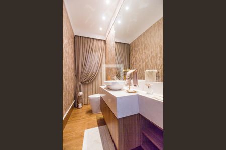 Casa de condomínio à venda com 554m², 4 quartos e 4 vagas Casa de condomínio à venda com 554m², 4 quartos e 4 vagasLavabo